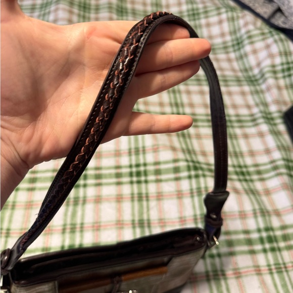 Vintage-Inspired Brown and Black Shoulder Bag with Reptilian Texture - Picture 12 of 14